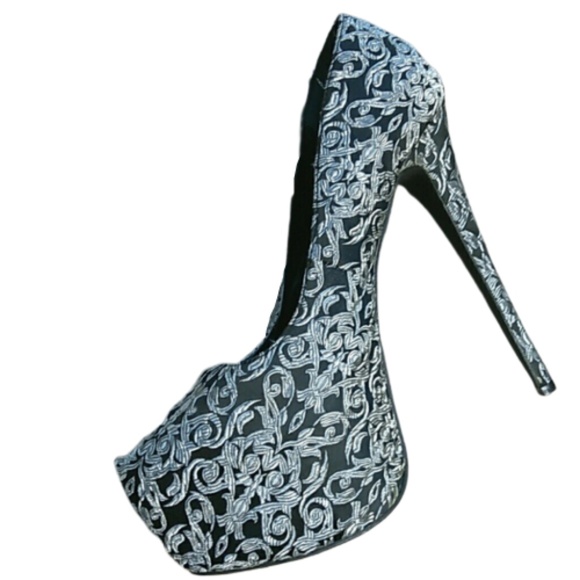 FRH Shoes - 👠Gorgeous pumps 👠